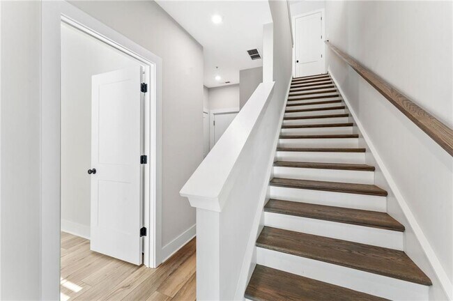 Building Photo - 1272 Longreen Ter NW