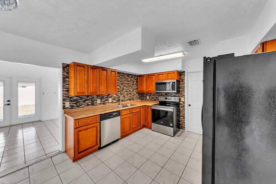 Building Photo - 6013 W Knox St