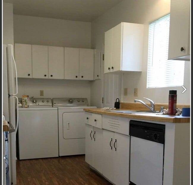 Building Photo - Mid Century 3 bedroom home in Bellevue