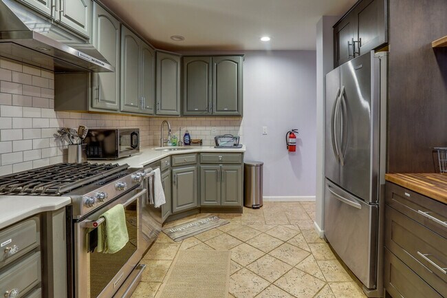 Building Photo - 22 Clayton Ave