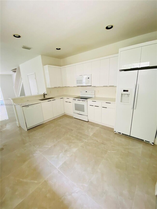 Building Photo - 2433 Pasadena Way