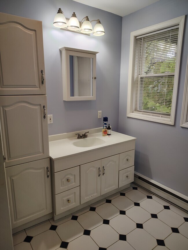 Building Photo - 186 Westfield Rd