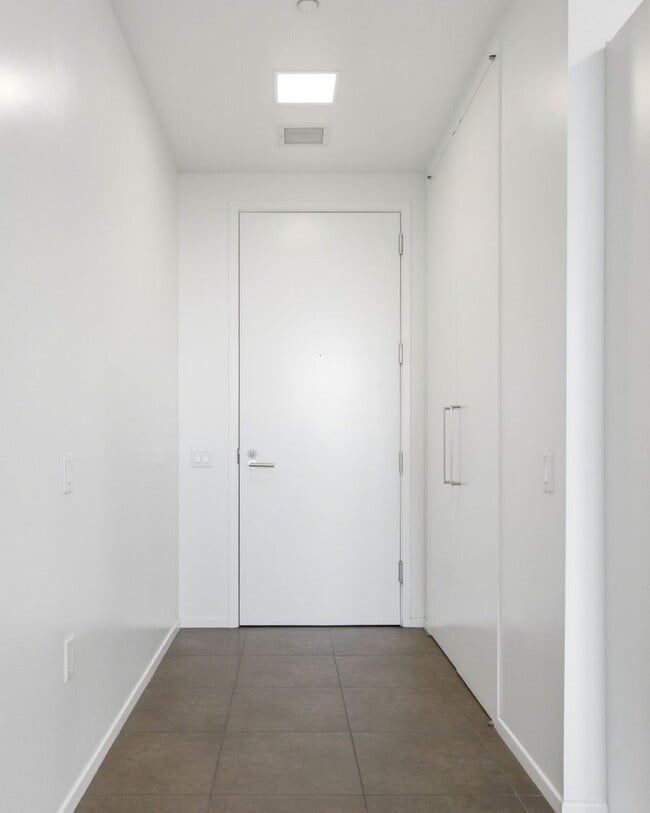 Building Photo - Veer Towers 2408E- North Strip/City Views from this Stunning 1Bd Residence