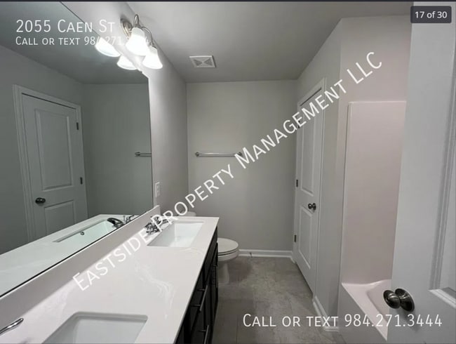 Building Photo - 2055 Caen St