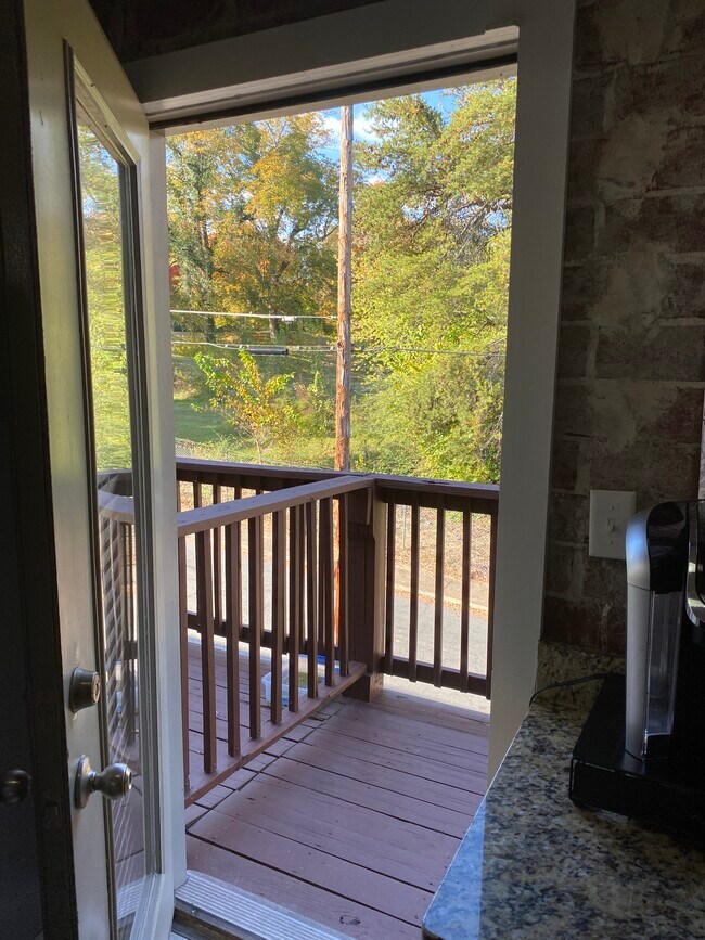 Deck - 561 Formwalt St SW