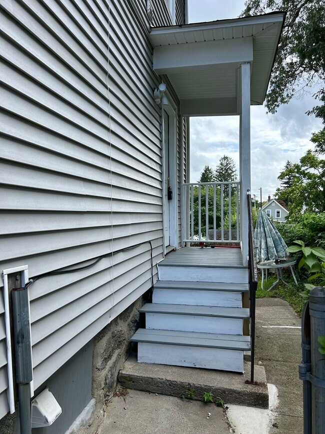 Building Photo - 15-Poplar-St