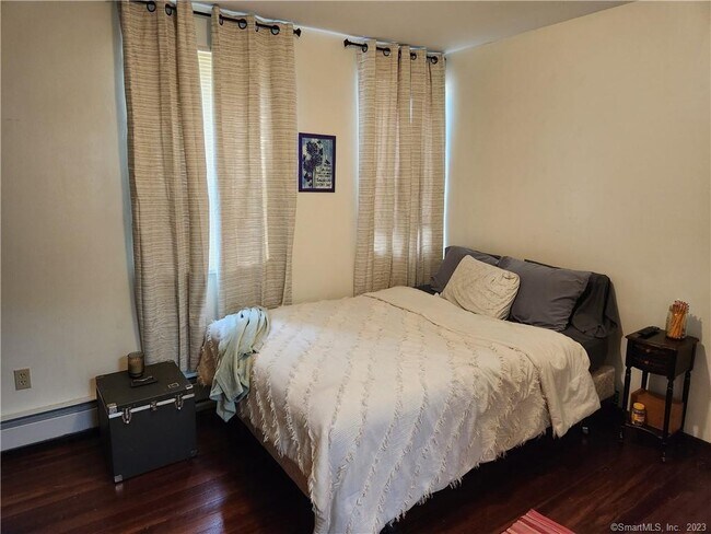 Building Photo - 2 Lyons Rd