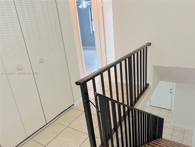 Building Photo - 6518 SW 41st St