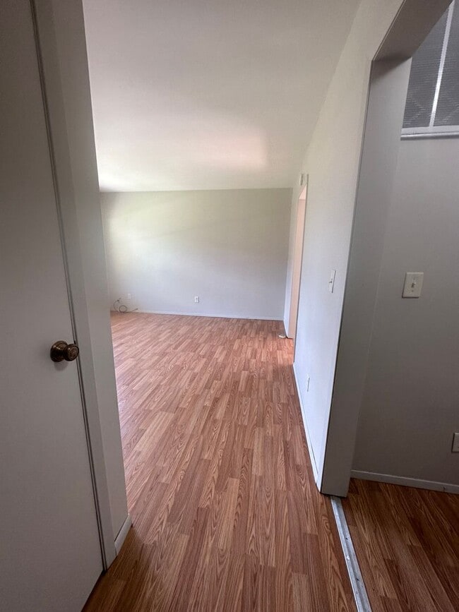 Building Photo - 406 E Main St