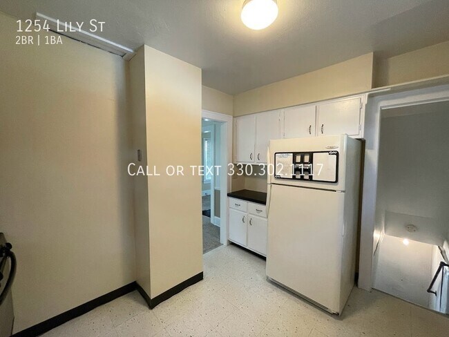 Building Photo - 1254 Lily St