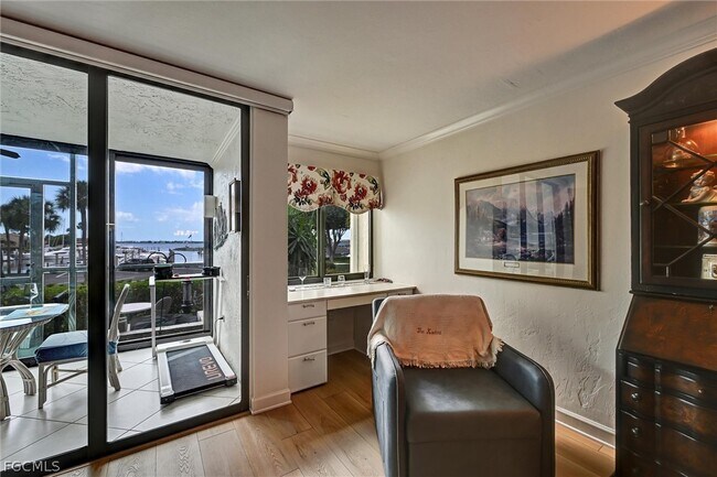 Building Photo - 4821 S Landings Dr