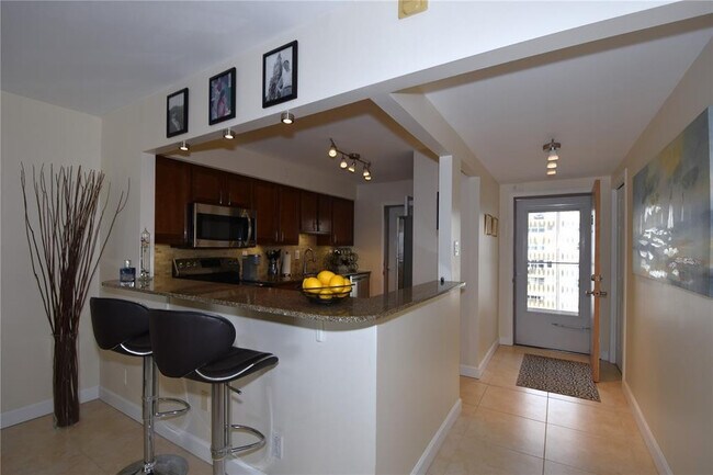 Building Photo - 400 Golden Isles Dr