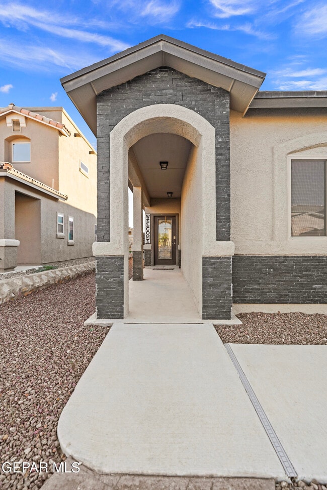 Building Photo - 14936 Tierra Haven Ave