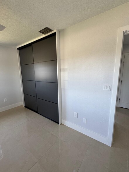Building Photo - 400 Capri Blvd