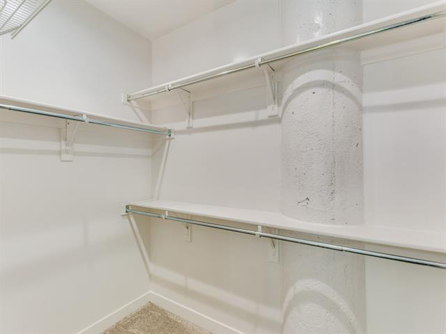 Building Photo - 2600 W 7th St