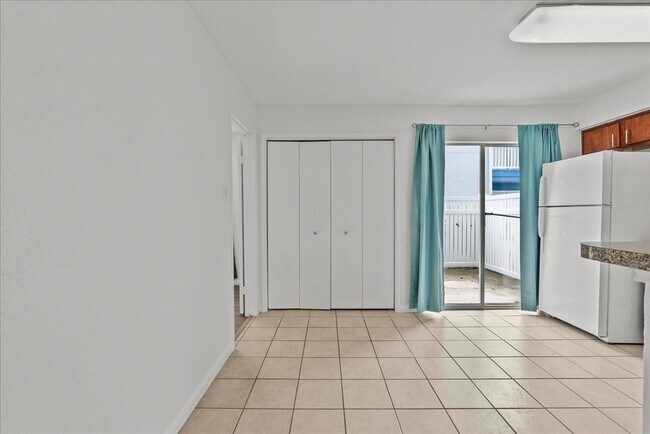 Building Photo - 3506 Cove View Blvd