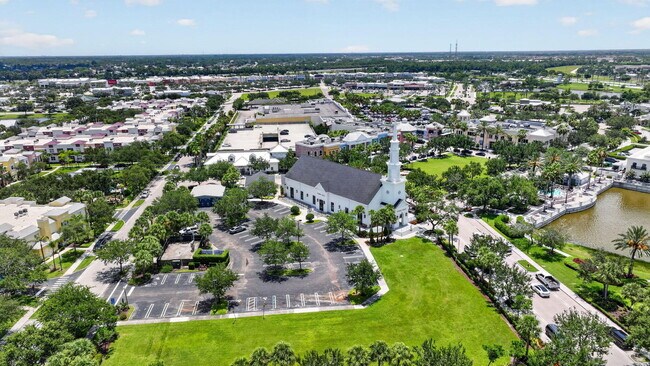 Building Photo - 10542 SW Westlawn Blvd