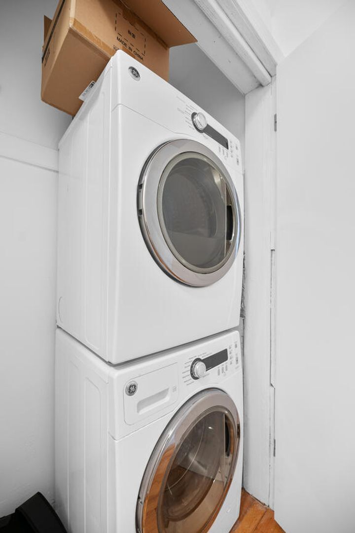 Building Photo - 2510 East Pl NW