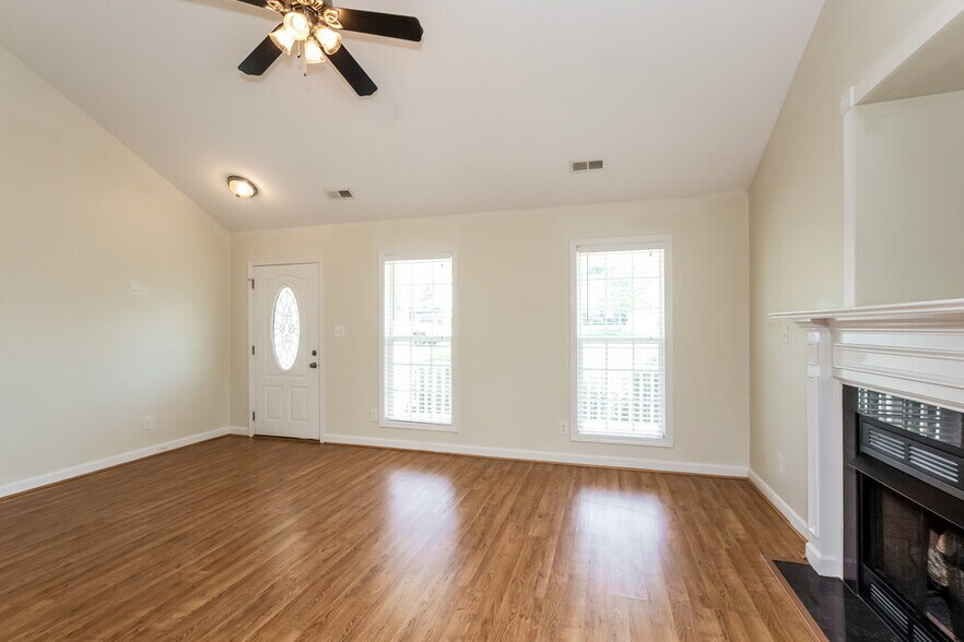 Building Photo - 2970 Deep Cove Dr NW