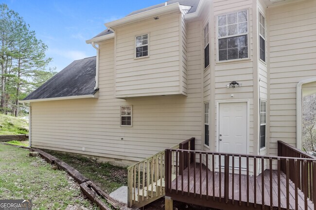 Building Photo - 1234 Justin Ln