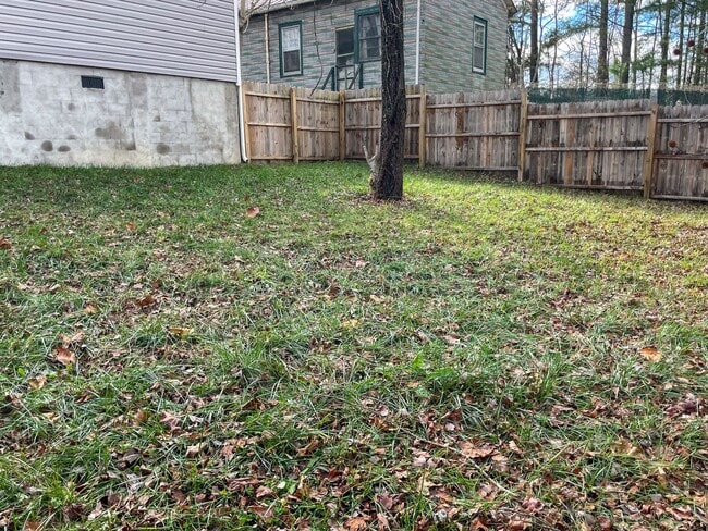 Building Photo - 510 Lakeview Ave, Colonial Heights