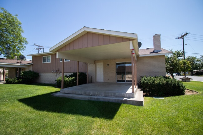 Building Photo - 889 NW 4th Ave