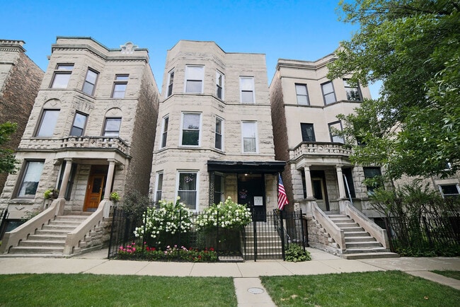 Primary Photo - 1518 N Oakley Blvd