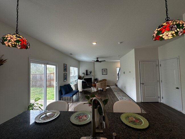 Building Photo - 3 bed/2.5 bath with garage - E Morristown, TN