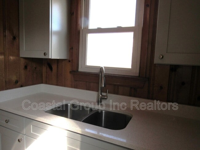 Building Photo - 3521 Bayside Ave