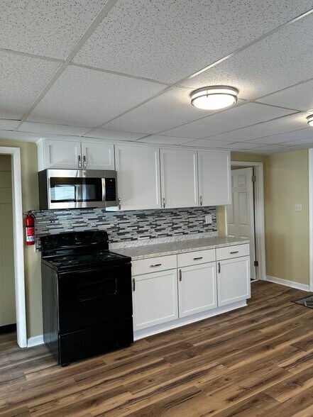 Building Photo - 158 Fallbrook St