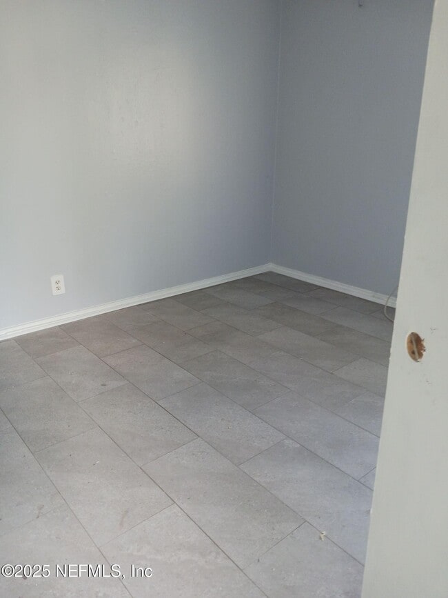 Building Photo - 1360 W 23rd St