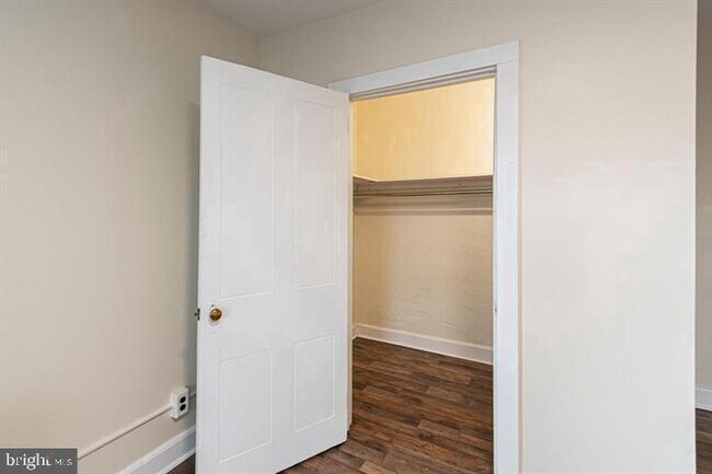 Building Photo - 215 Bridge St