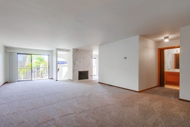 Building Photo - Prime Carlsbad Location - Available July 2025