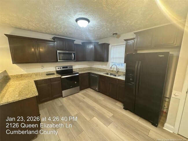 Building Photo - 2126 Queen Elizabeth Ln