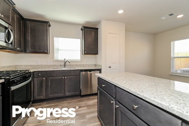 Building Photo - 1313 Woodwinds Dr
