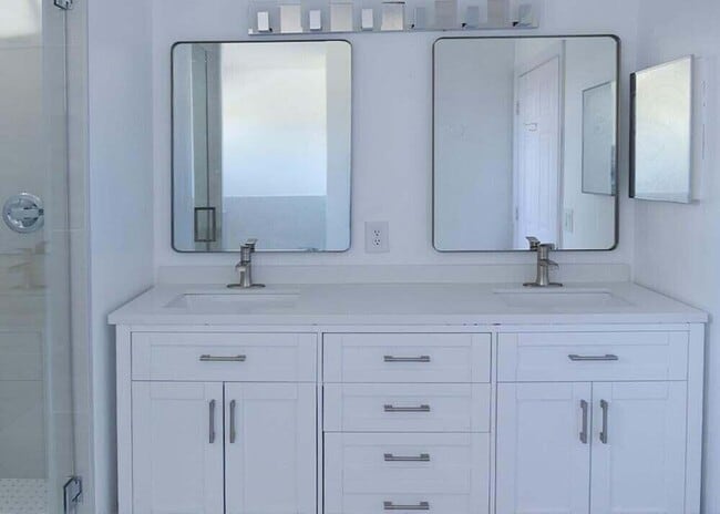 Building Photo - 6125 NW 40th St