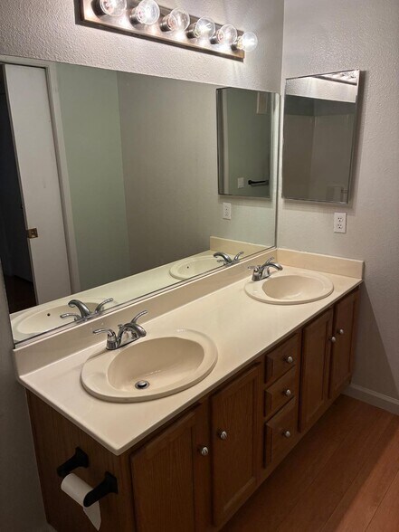 Building Photo - 5150 Mandalay Springs Dr