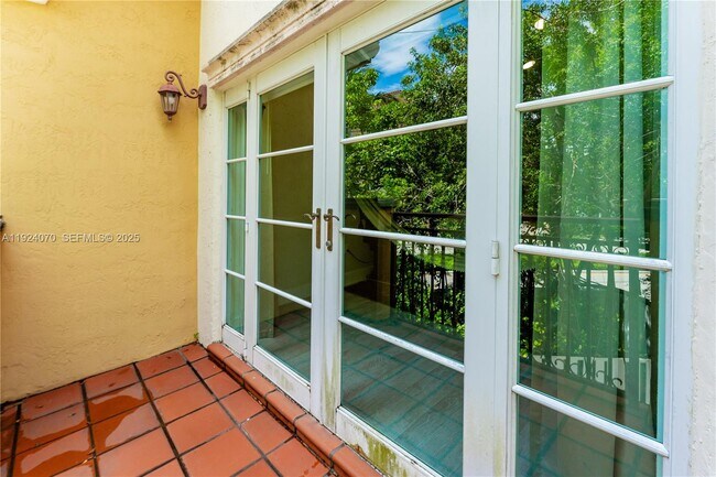 Building Photo - 18460 NE 30th Ave