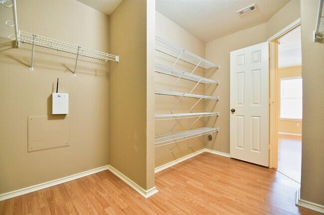 Building Photo - 2439 Pearson Way