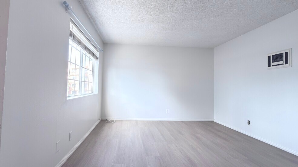 Building Photo - 20930 Parthenia St