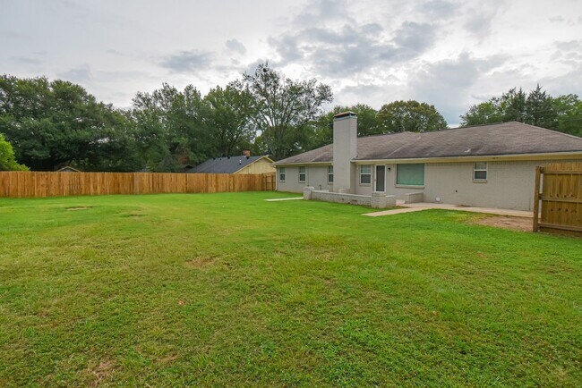 Building Photo - Lease Takeover Opportunity Available! 3 Be...