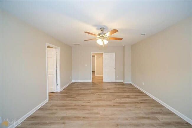 Building Photo - 3744 Hampshire Walk SW