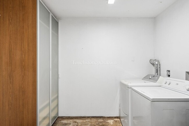 Building Photo - Updated NE Portland Home w/Fenced Yard and Upgrades!