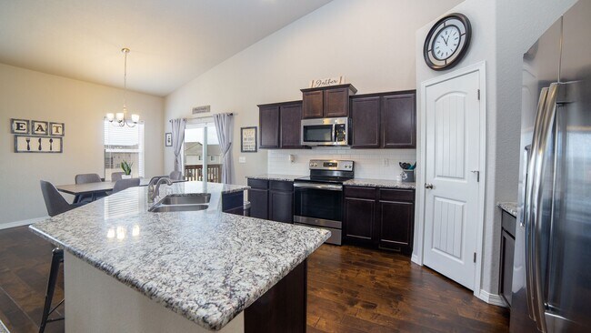 Building Photo - Amazing Ranch Home in Cumbre Vista!