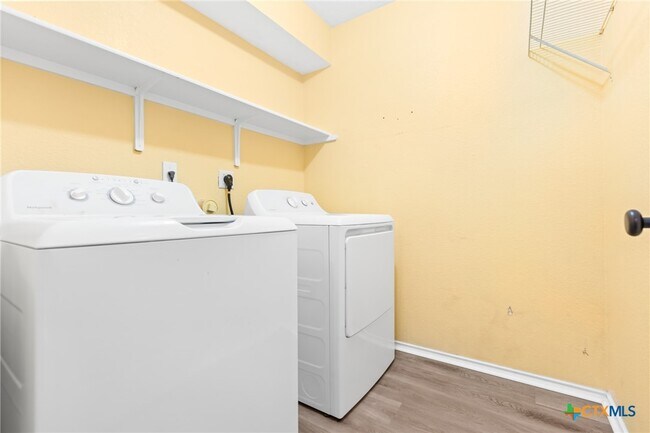 Building Photo - 6711 Bayberry Dr