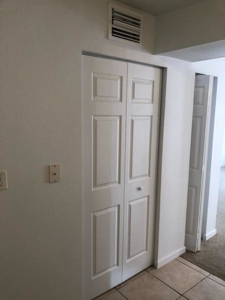 Building Photo - 204 Poinsettia Pine Ct