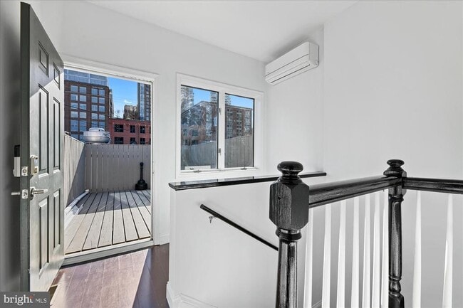 Building Photo - 919 Eastern Ave