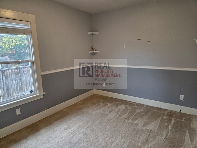 Building Photo - Check out this beautiful 4 bedroom, 2 bath...