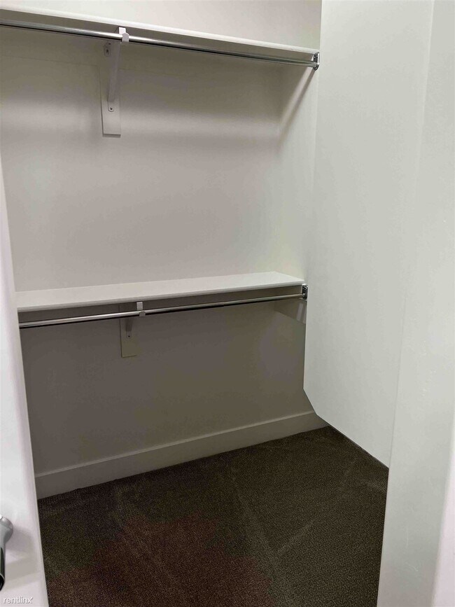 Building Photo - 4 br, 3.5 bath Townhome - 2021 South Sawmi...