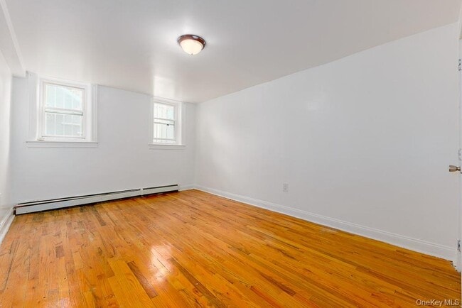 Building Photo - 657 E 96th St